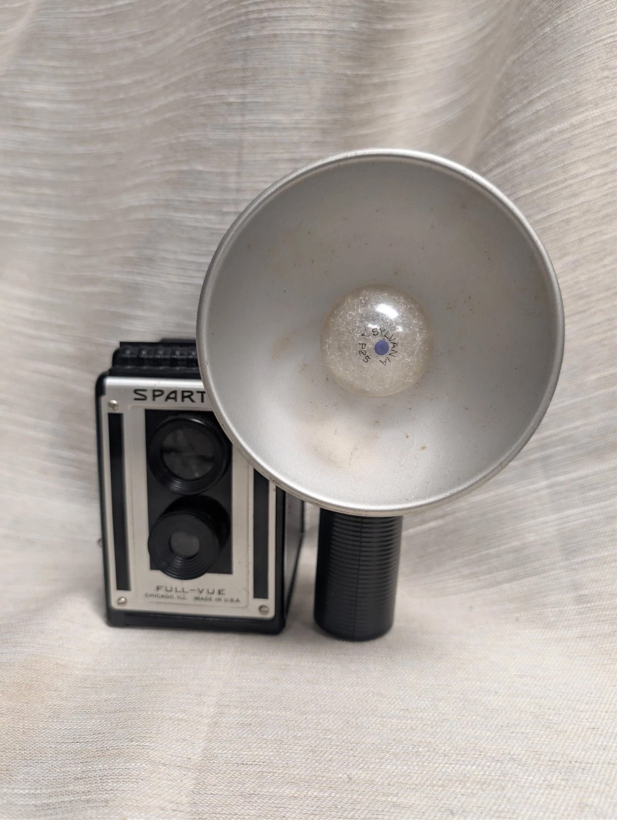 Vintage Spartus Full - Vue Camera w/ Flash untested