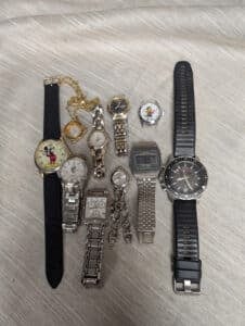 Huge watch lot of 100 watches.