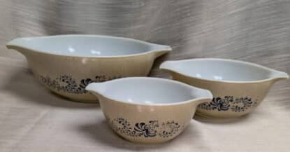 Pyrex set of 3 vintage homestead cinderella nesting mixing bowls.